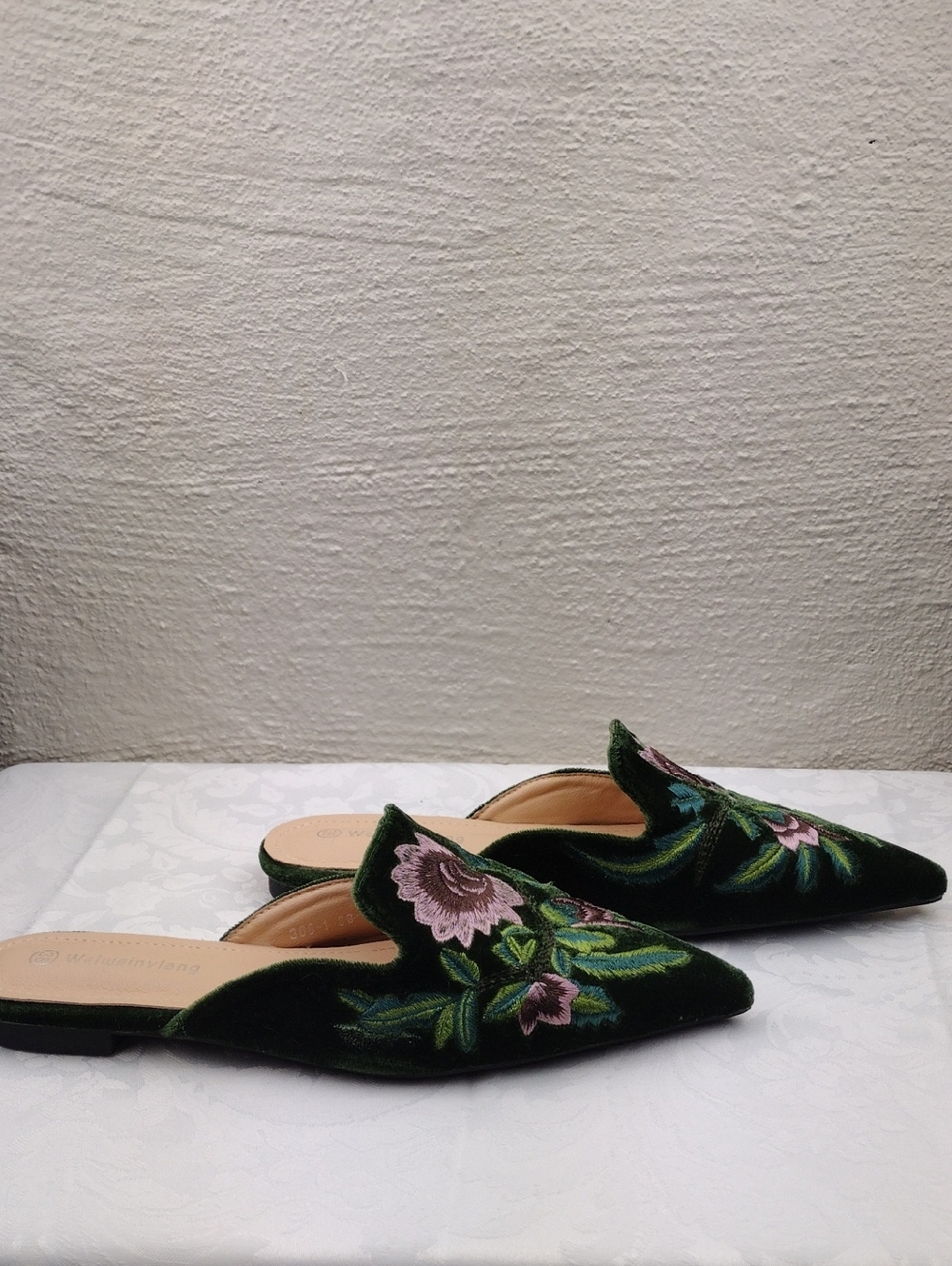 Weiweinvlang Dark Green Floral Embroidered Velvet Point Toe Low Heel Mule Shoe - Picture 4 of 16